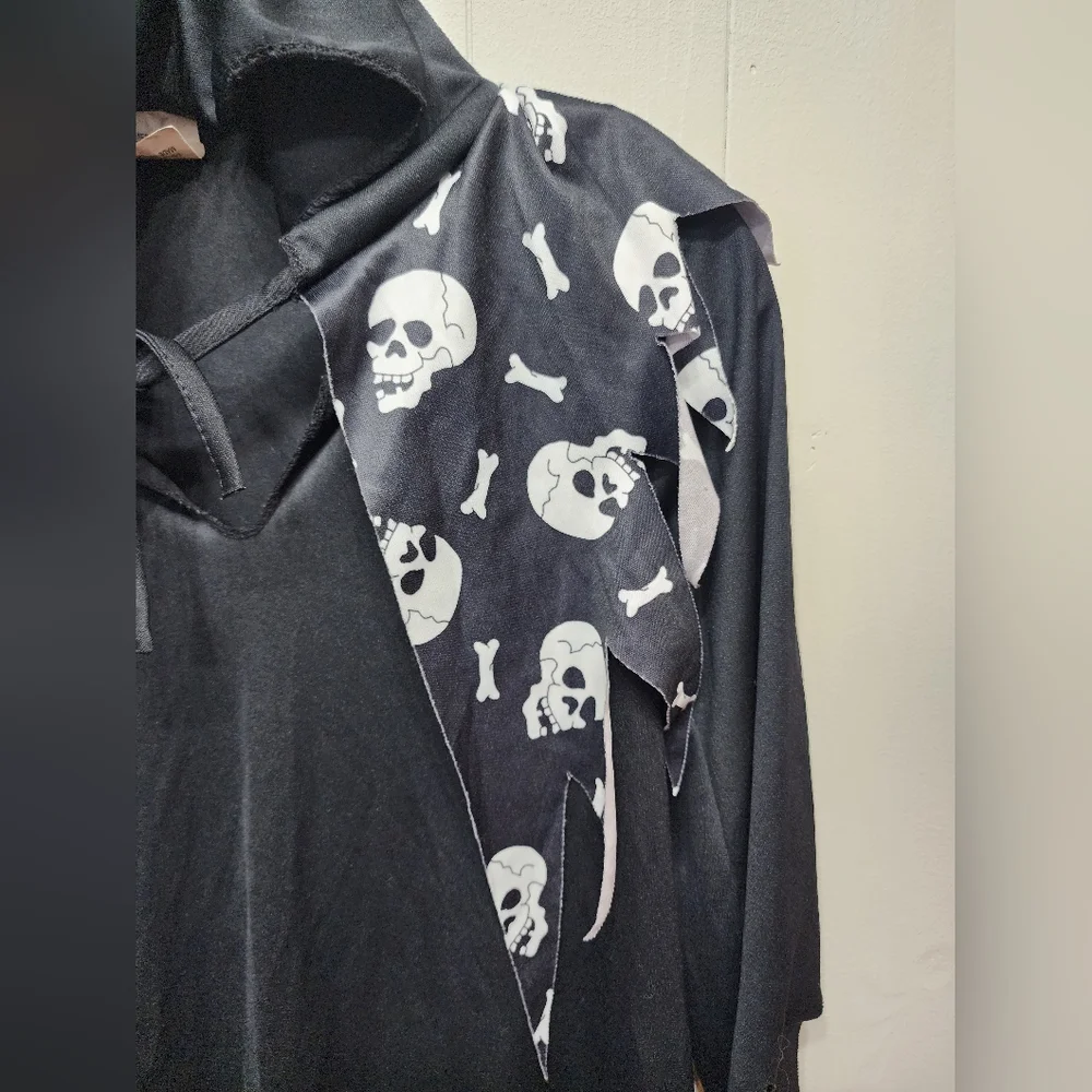 Witch Costume Medium Hooded Halloween Youth Black Skulls C17‎